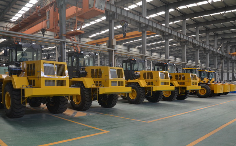 冲击压路机牵引车 冲击压路机牵引车